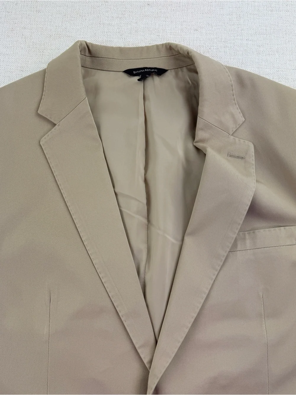 Banana Republic Men's‎ 44R Two-Button chino Sport Coat in tan slim fit stretch